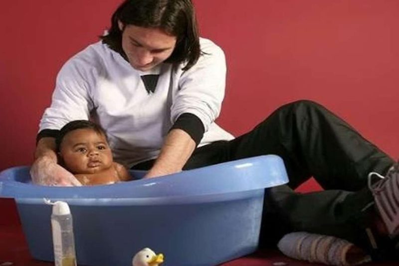 Foto Messi memandikan Lamine Yamal viral, momen nyata yang kini jadi sorotan final Piala Dunia 2026