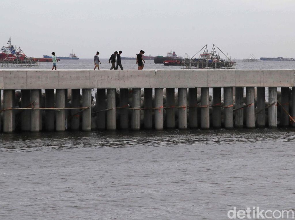 Ground breaking giant sea wall dijadwalkan Oktober, Bappeda Jateng mengaku belum tahu desainnya [titlebase]: Upaya Melindungi Pantura dari Abrasi Laut