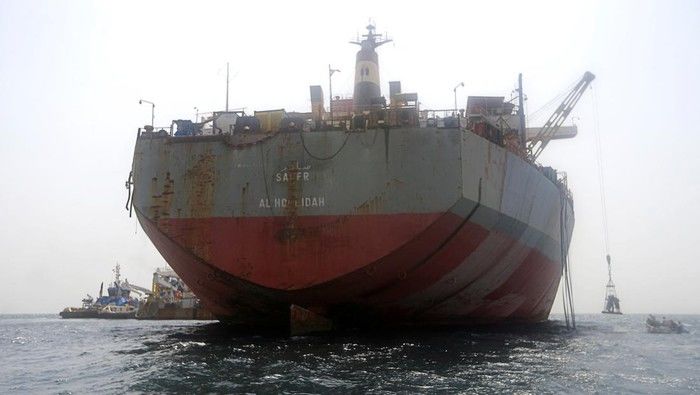Houthi Serang Dua Kapal Tanker Arab Saudi di Laut Merah, Harga Minyak Dunia Melonjak