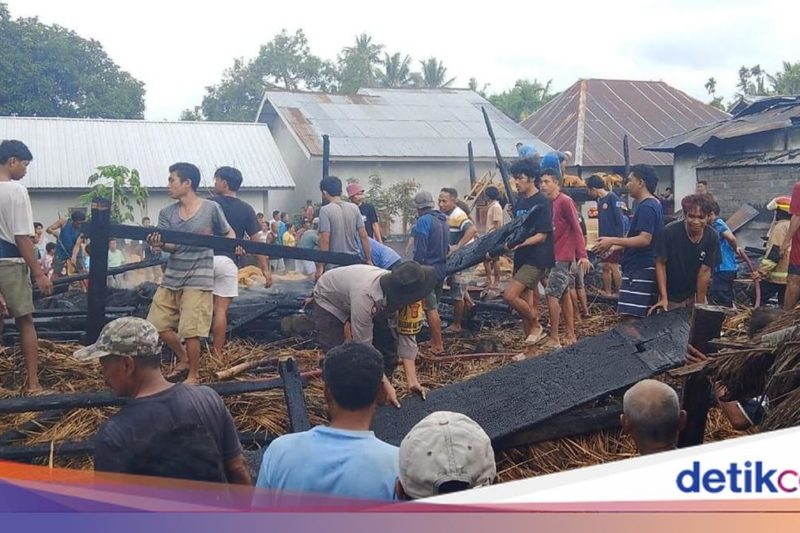 Imah Gede dan 55 Rumah Ludes Terbakar, Ketum Adat Kasepuhan Cipta Mulya: Cuma Sisa Baju di Badan [titlebase]
