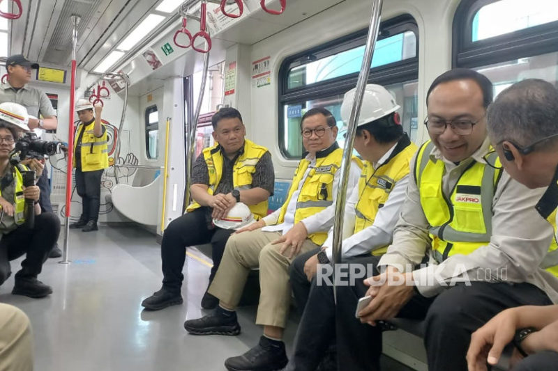 Jajal LRT Jakarta fase 1B, Pramono: Bulan depan diresmikan presiden, Integrasi Tiket MRT, LRT, dan Transjakarta Disiapkan