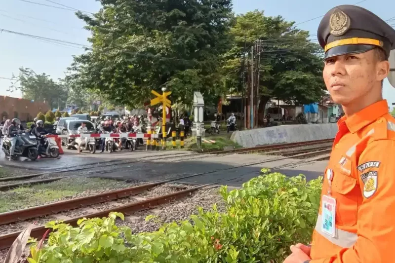 KAI Daop 2 Bandung Sesalkan Pengeroyokan Terhadap Petugas Penjaga Perlintasan Sebidang di Leuwigoong Garut, Menuntut Kepolisian untuk Bertindak