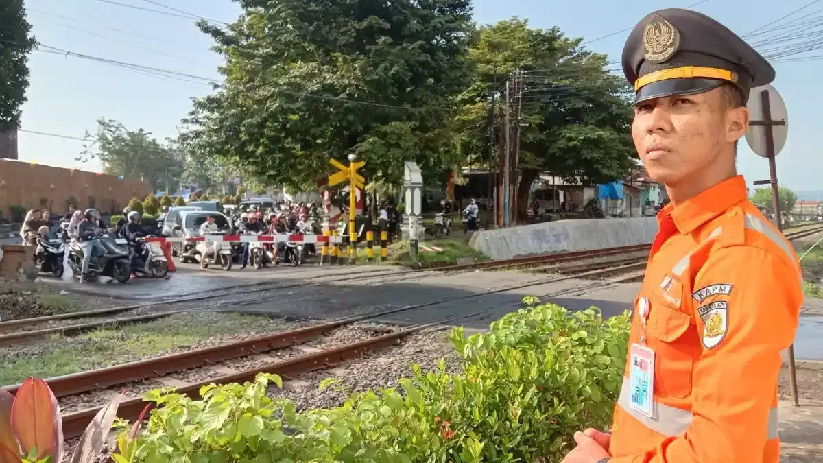 KAI Daop 2 Bandung Sesalkan Pengeroyokan Terhadap Petugas Penjaga Perlintasan Sebidang di Leuwigoong Garut, Menuntut Kepolisian untuk Bertindak