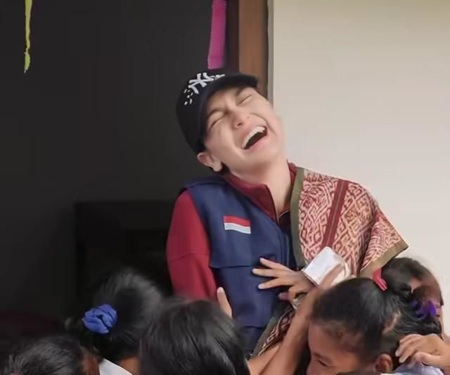 Luna Maya Wujudkan Mimpi Anak di NTT dengan Bangun Gedung Sekolah Baru
