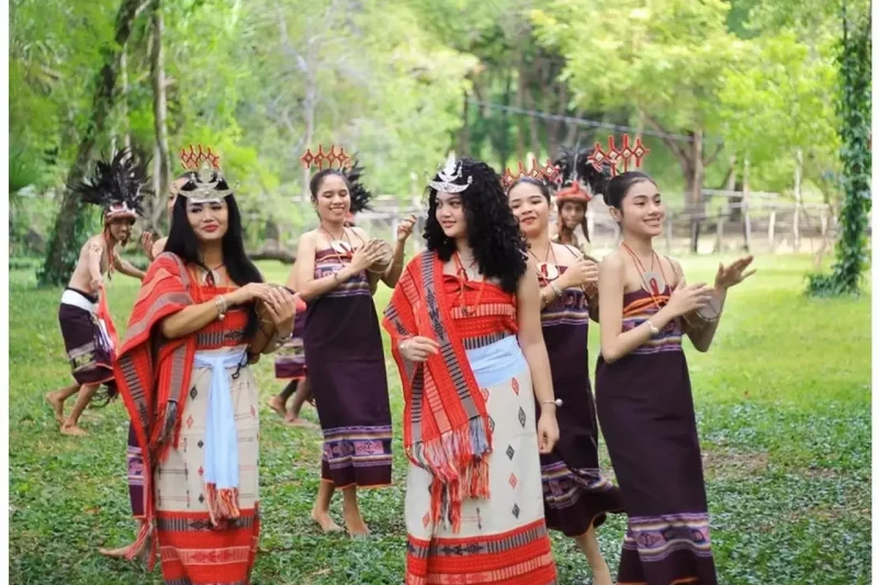 Megawati Tiba di Timor-Leste, Disambut Tarian Adat dan Ribuan Pelajar, Menerima Penghargaan Tertinggi