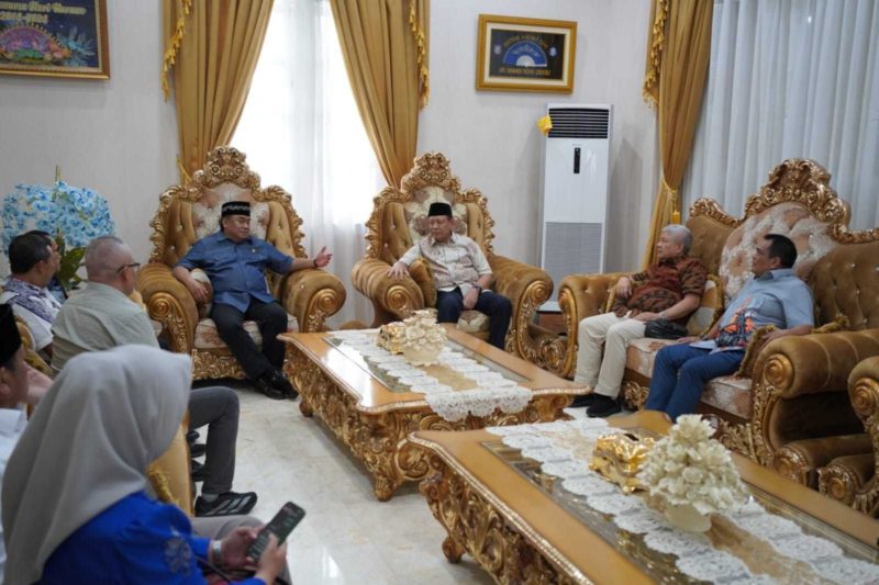 Mengenang Rachmat Gobel: Meski Dimakamkan di Jakarta, Rumahnya di Gorontalo Dipenuhi Ratusan Karangan Bunga Duka