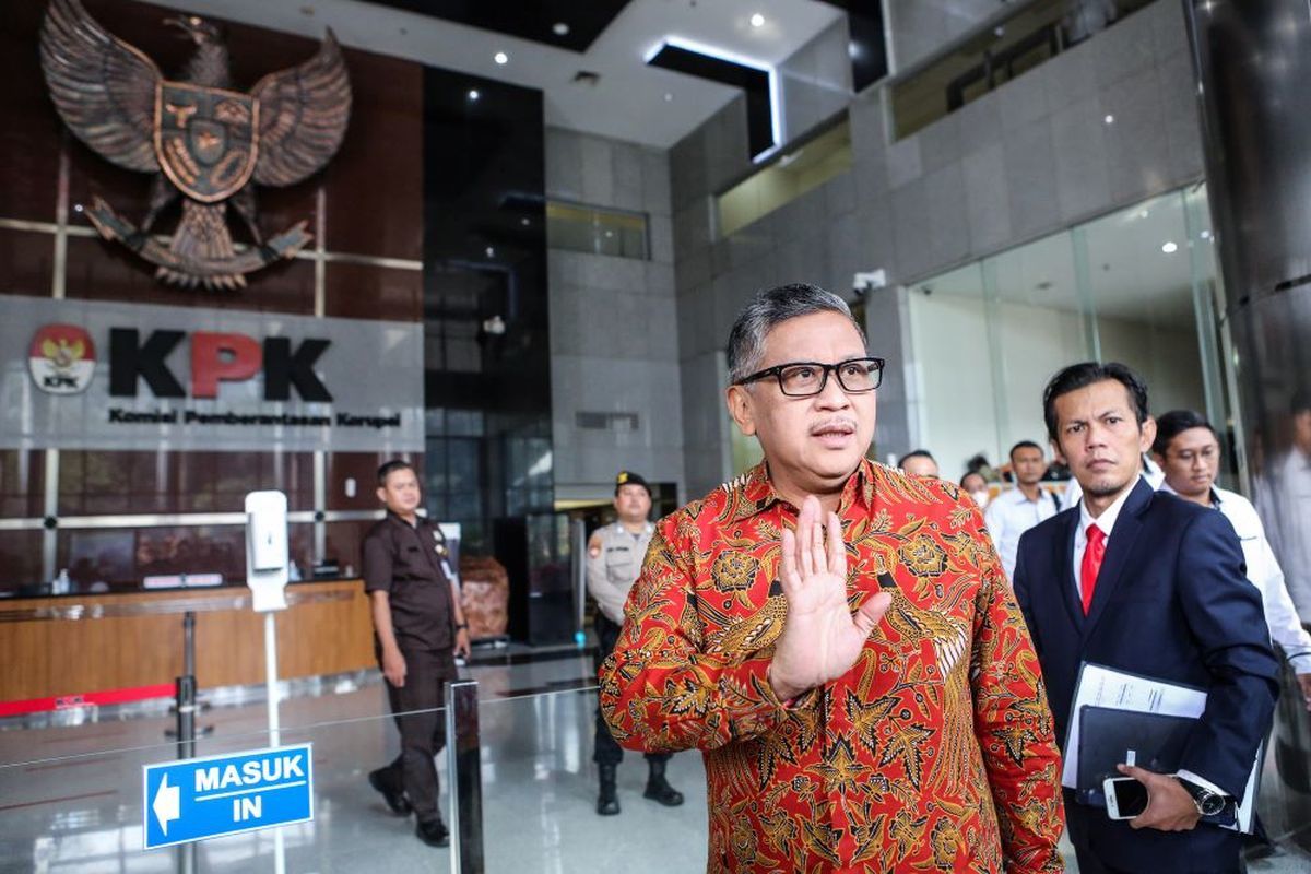 Momen Bupati dan Sekda Kuansing Serahkan Diri ke KPK, Masuk Gedung Merah Putih Lewat Pintu Belakang: Skandal Korupsi Terbaru