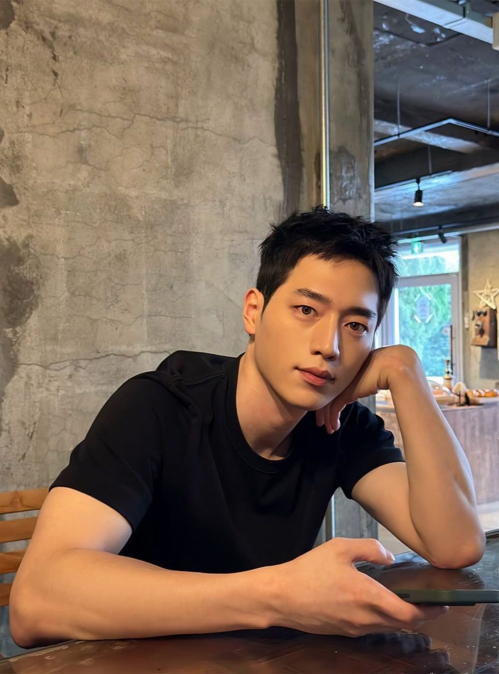 Penampilan Terbaru Seo Kang Jun Jadi Sorotan, Penggemar Sebut Makin Karismatik