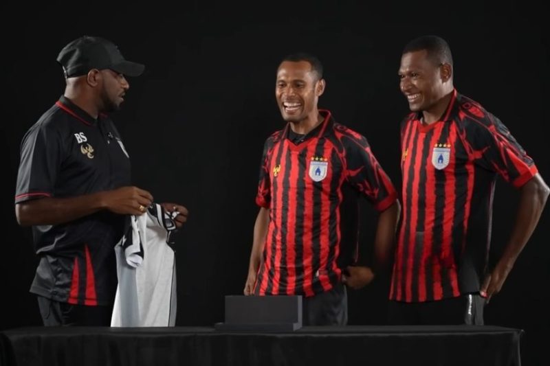 Persipura Geber Persiapan Musim Baru, Boyong 23 Pemain Termasuk Boaz Solossa dan Kelly Sroyer