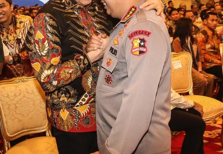 Potret Kompak 5 Pimpinan Lembaga, Kapolri Hingga Jaksa Agung Salam Komando Di Harkopnas