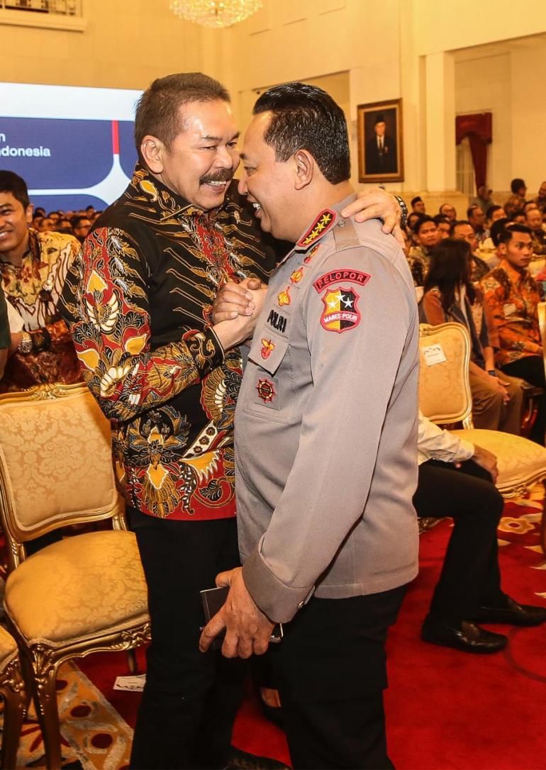 Potret Kompak 5 Pimpinan Lembaga, Kapolri Hingga Jaksa Agung Salam Komando Di Harkopnas