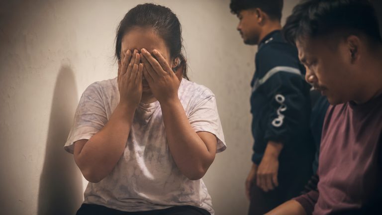 Sedih! Suami jadi buronan kasus curanmor, ibu dan anak autis bertahan dua hari hanya minum air putih