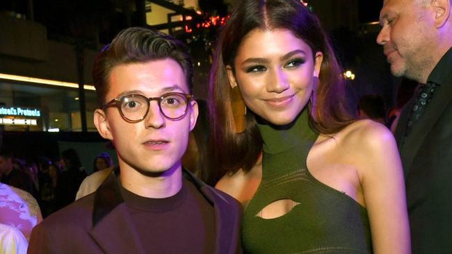 Tom Holland Jujur Soal Karier dan Perannya, "Ada Film yang Sebaiknya Tidak Ditonton"