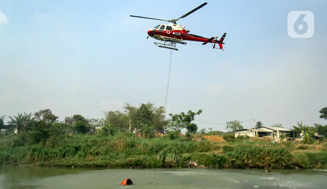 Update Kebakaran TPA Jatiwaringin: 3 Helikopter Water Bombing Dikerahkan