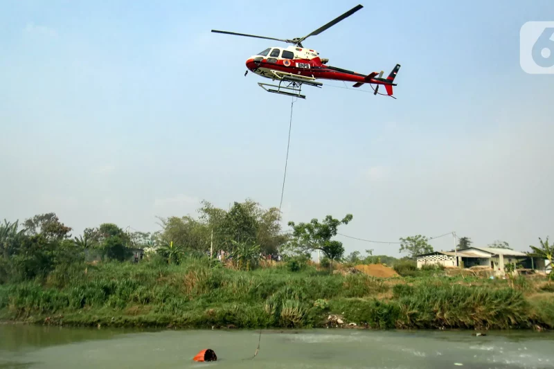Update Kebakaran TPA Jatiwaringin: 3 Helikopter Water Bombing Dikerahkan