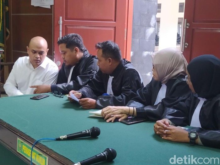 Usai Priyo Terdakwa Pembunuh Haji Sahroni Sekeluarga Divonis Seumur Hidup, Ini Reaksi Kontras 2 Kubu