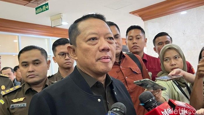 Usut Aliran Dana Febrie Adriansyah, Tim Sembilan Kejagung Garap Saksi AS dan H, Mengungkap Kasus Tindak Pidana Pencucian Uang