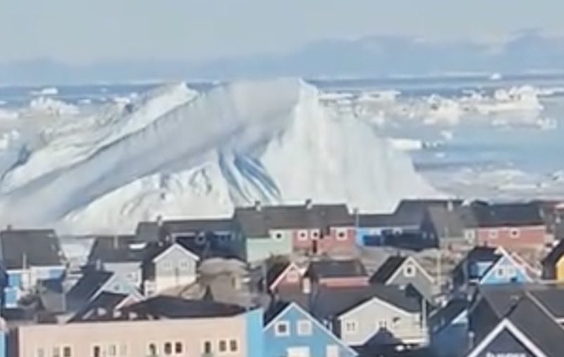 Viral video detik-detik gunung es raksasa terbalik di Greenland, picu gelombang dahsyat