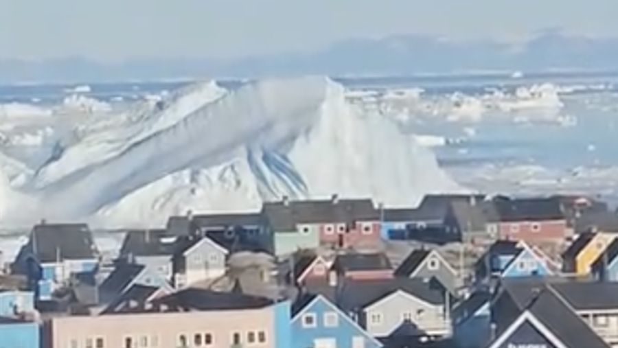 Viral video detik-detik gunung es raksasa terbalik di Greenland, picu gelombang dahsyat